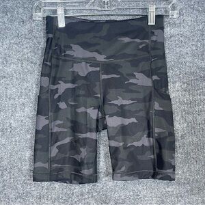 Athleta Womens XS Black Gray Camo Ultimate Stash Pocket 7” Shorts Biking Stretch